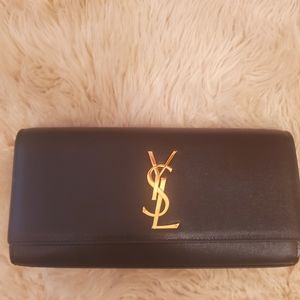 YSL CLUTCH NO CHAIN